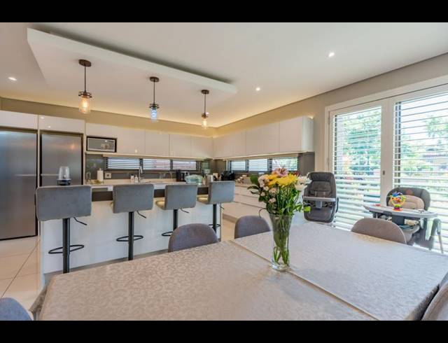 4 BEDROOM TOWNHOUSE FOR SALE IN IZINGA